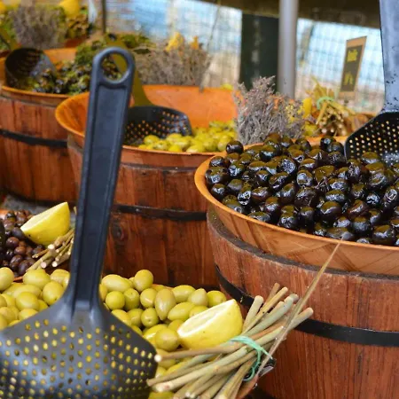 Appartement T2 Climatisé Avec Grande Terrasse, Piscine Et Parking Privatif, Proche Et Commerces. - Fr-1-251-441 Le Lavandou