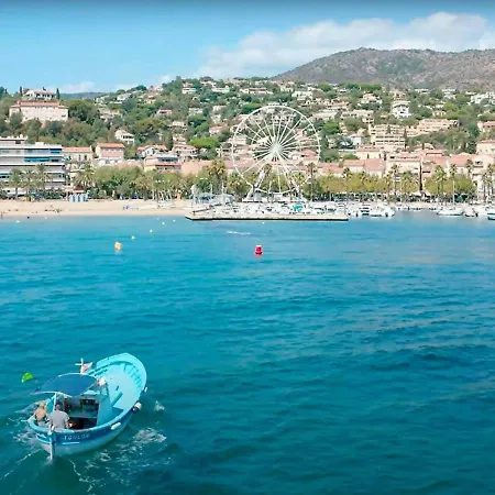 Apartment T2 Climatise Avec Grande Terrasse, Piscine Et Parking Privatif, Proche Et Commerces. - Fr-1-251-441 Le Lavandou