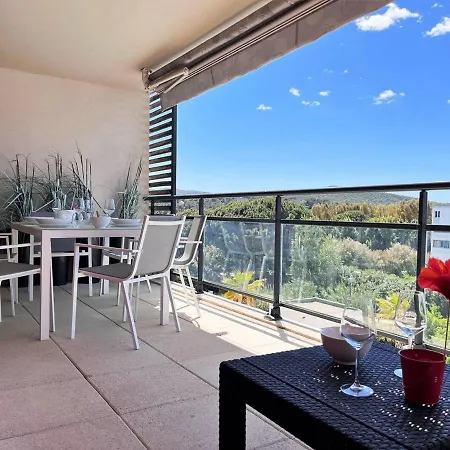 T2 Climatise Avec Grande Terrasse, Piscine Et Parking Privatif, Proche Et Commerces. - Fr-1-251-441 * Le Lavandou