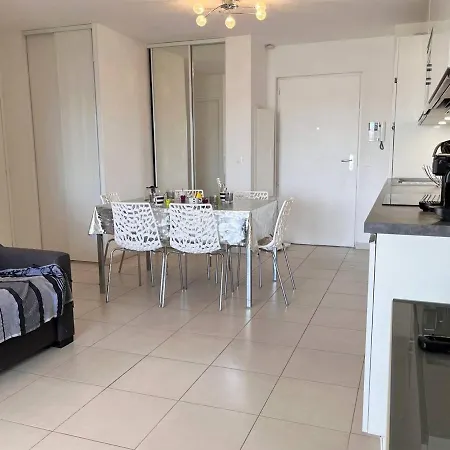 T2 Climatise Avec Grande Terrasse, Piscine Et Parking Privatif, Proche Et Commerces. - Fr-1-251-441 *
