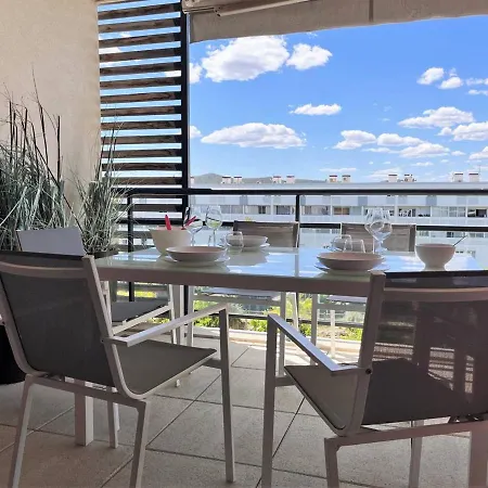 Apartment T2 Climatise Avec Grande Terrasse, Piscine Et Parking Privatif, Proche Et Commerces. - Fr-1-251-441 *
