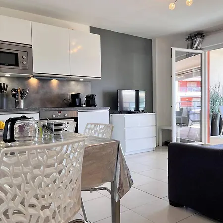 T2 Climatise Avec Grande Terrasse, Piscine Et Parking Privatif, Proche Et Commerces. - Fr-1-251-441 *