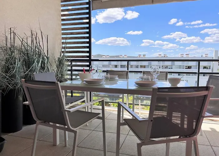 Apartment T2 Climatise Avec Grande Terrasse, Piscine Et Parking Privatif, Proche Et Commerces. - Fr-1-251-441 *