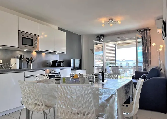 T2 Climatise Avec Grande Terrasse, Piscine Et Parking Privatif, Proche Et Commerces. - Fr-1-251-441 * لو لا فاندو